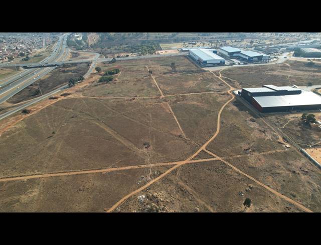 9,517M² VACANT LAND FOR SALE IN AEROTON